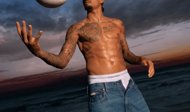 开云中文官网-拉菲尼亚代言CK：小时候看到球星广告时，总会幻想自己这样