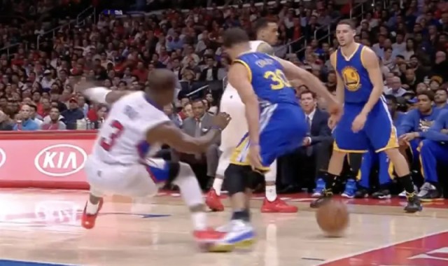 开云集团-美媒：11年前保罗被库里晃倒后，下一场狂砍41分17助攻4抢断