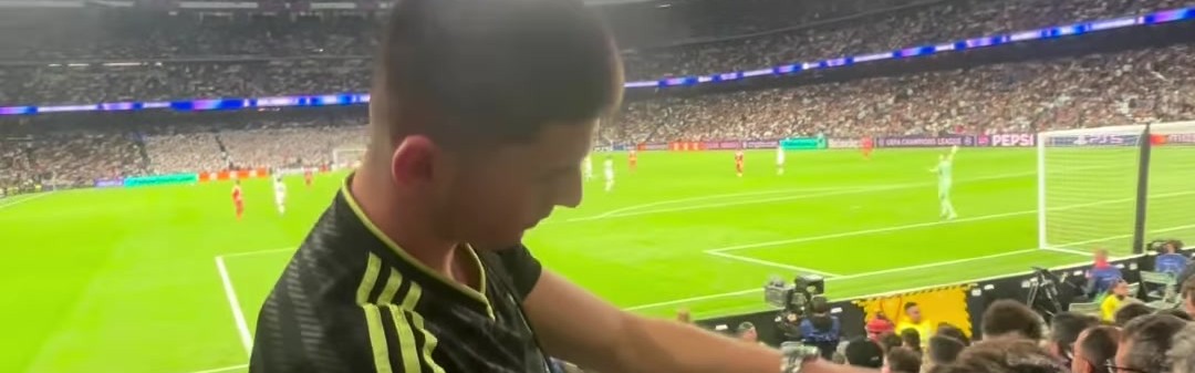 开云中文官网-科贝：皇马vs拜仁赛中一网红在伯纳乌看台理发，引发皇马球迷不满