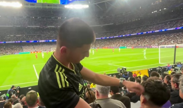 开云中文官网-科贝：皇马vs拜仁赛中一网红在伯纳乌看台理发，引发皇马球迷不满